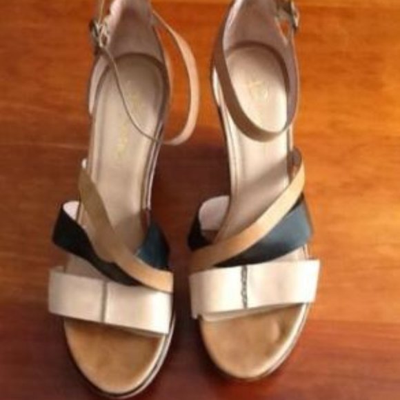 B. Markowsky Leather Strappy Wedge Sandals B/W/Tan - Picture 4 of 6